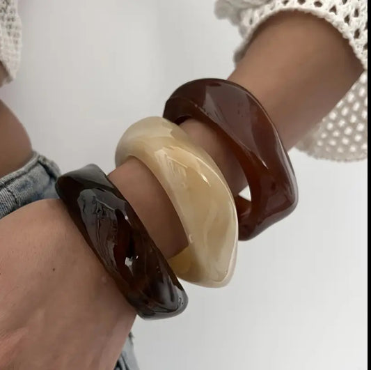 White Boho-Chic Acrylic Bracelet