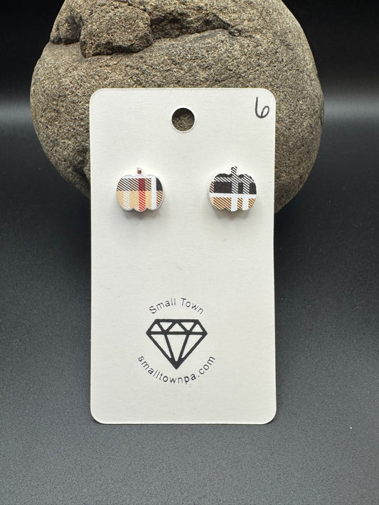 Plaid Pumpkin Stud Earrings